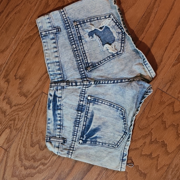Jeans shorts - Picture 2 of 3